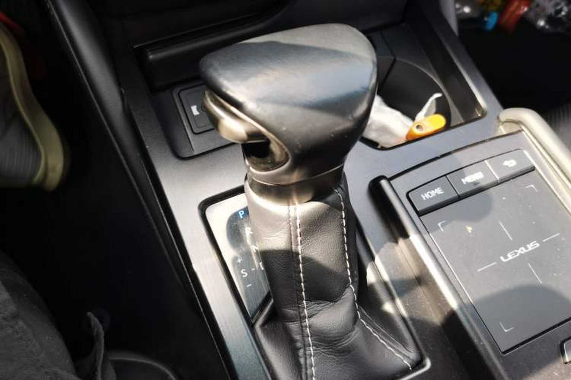Used Lexus ES 2020 300h Premier Edition Gear Lever