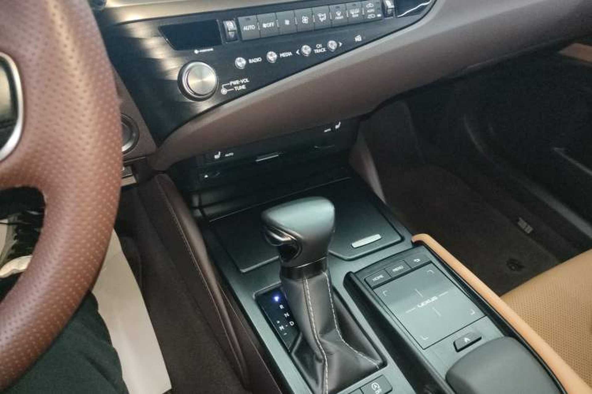 Used Lexus ES 2020 200 Excellence Edition Gear Lever