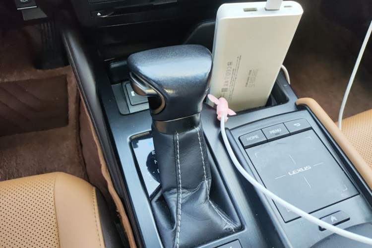 Used Lexus ES 2020 300h Premier Edition Gear Lever