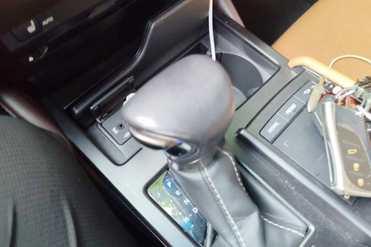 Used Lexus ES 2020 200 Excellence Edition Gear Lever