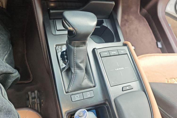 Used Lexus ES 2020 260 Deluxe Edition Gear Lever