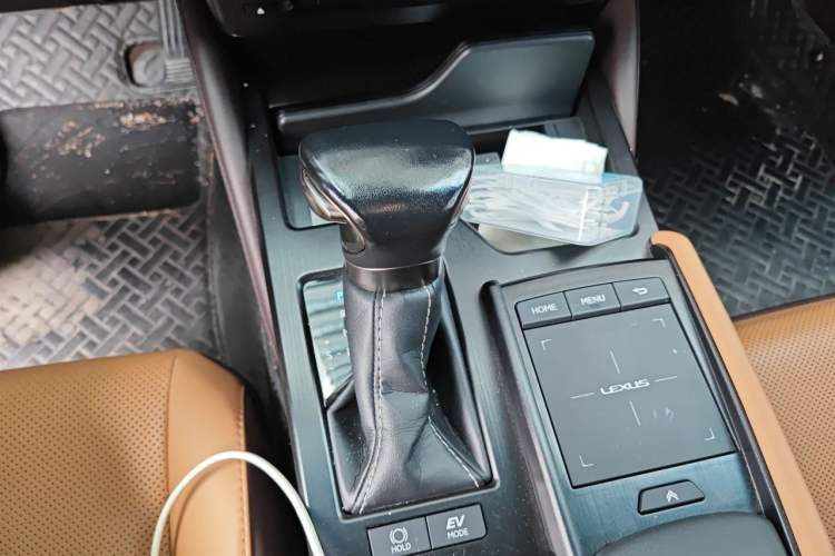 Used Lexus ES 2020 300h Deluxe Edition Gear Lever