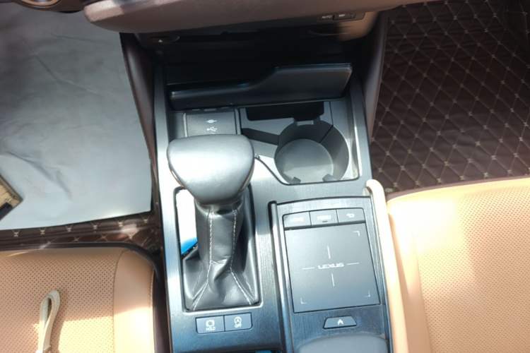Used Lexus ES 2020 200 Excellence Edition Gear Lever