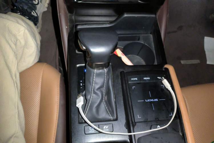 Used Lexus ES 2020 300h Premier Edition Gear Lever