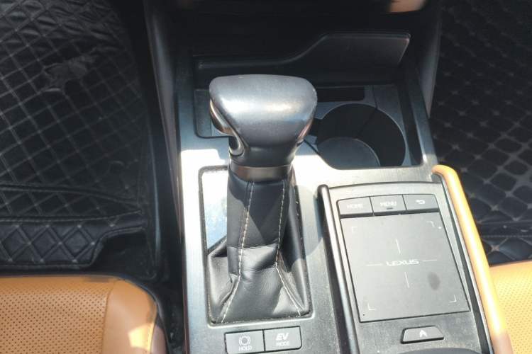 Used Lexus ES 2020 300h Premier Edition Gear Lever