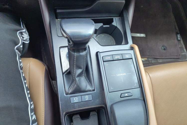Used Lexus ES 2020 200 Excellence Edition Gear Lever