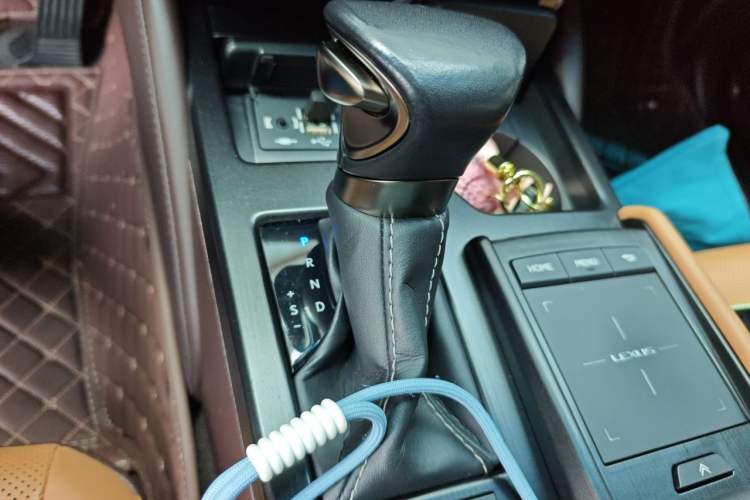 Used Lexus ES 2020 300h Deluxe Edition Gear Lever