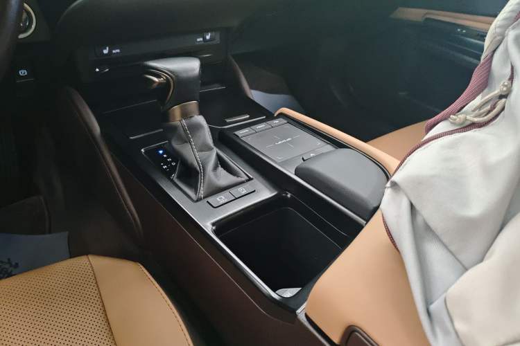 Used Lexus ES 2020 200 Excellence Edition Gear Lever