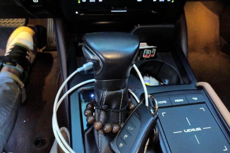 Used Lexus ES 2020 300h Premium Edition Gear Lever