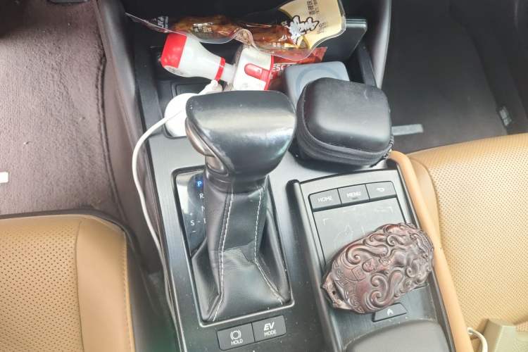 Used Lexus ES 2020 300h Premier Edition Gear Lever