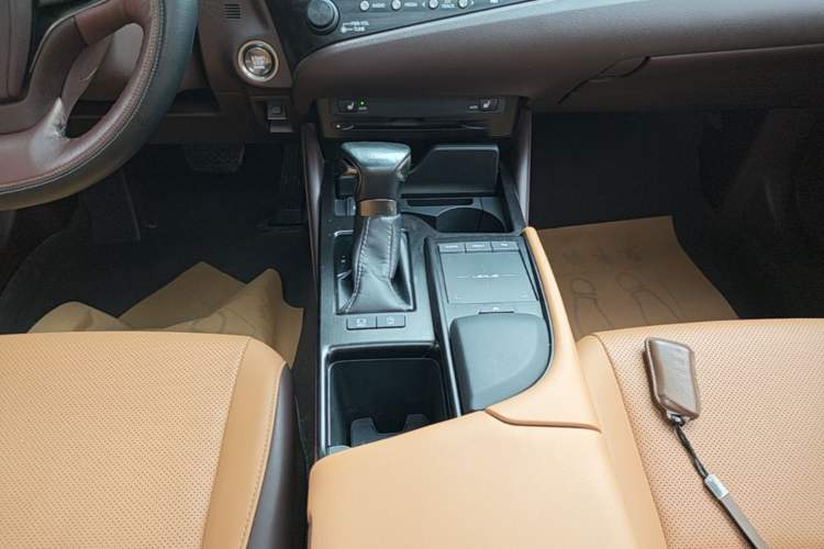Used Lexus ES 2020 200 Excellence Edition Gear Lever