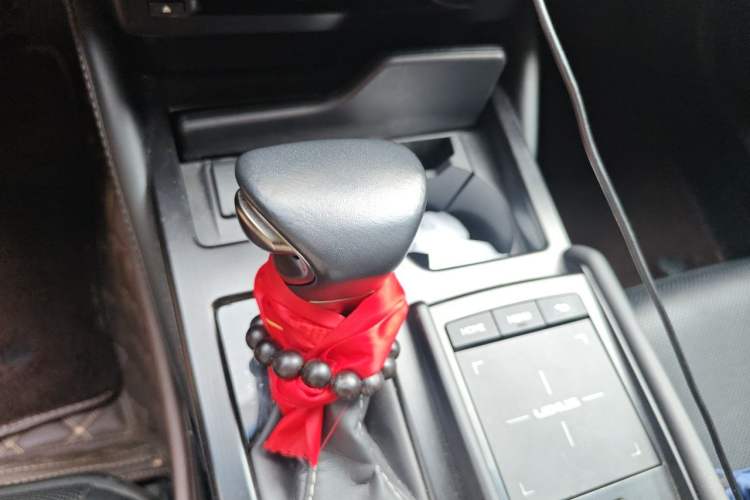 Used Lexus ES 2020 300h Deluxe Edition Gear Lever
