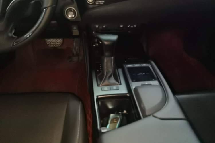 Used Lexus ES 2020 200 Luxury Edition Gear Lever