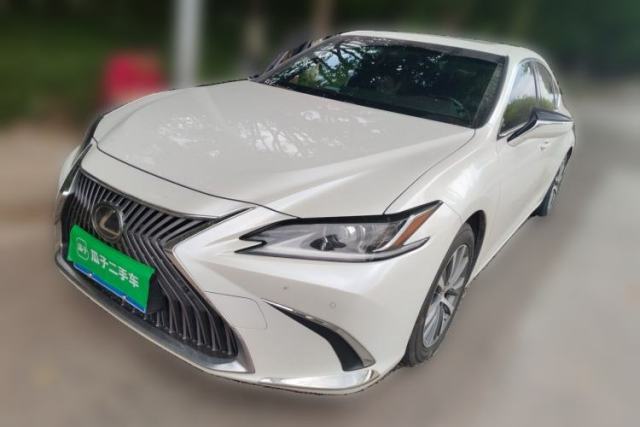 Ojetý Lexus ES 2020 200 Excellence Edition