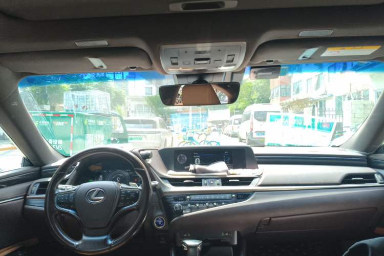 Used Lexus ES 2020 300h Premier Edition Headliner