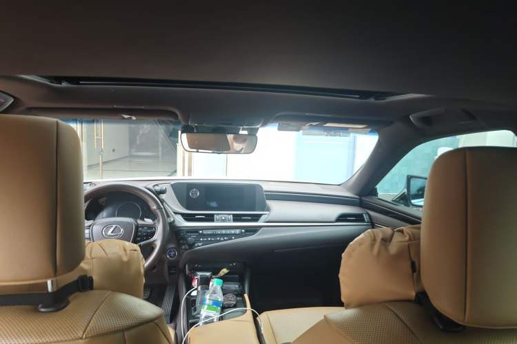 Used Lexus ES 2020 300h Premier Edition Headliner