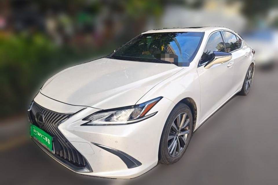 Lexus ES 2020