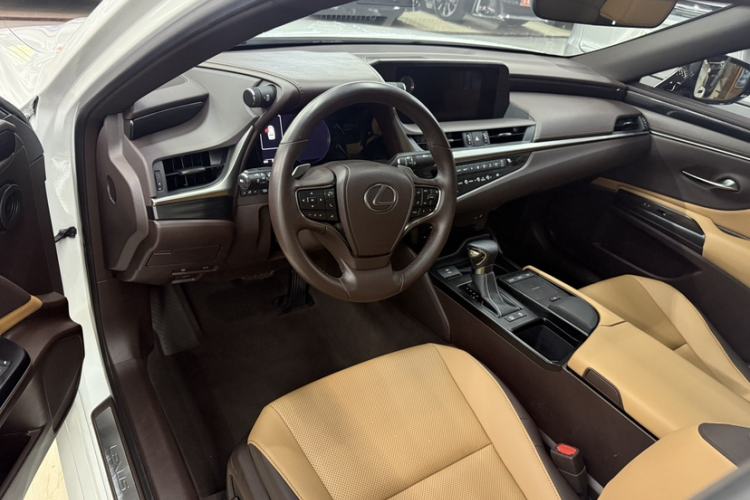 Used Lexus ES 2020 200 Excellence Edition Interior 1