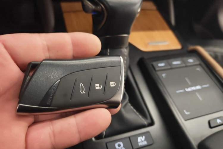 Used Lexus ES 2020 300h Executive Edition Interior 1