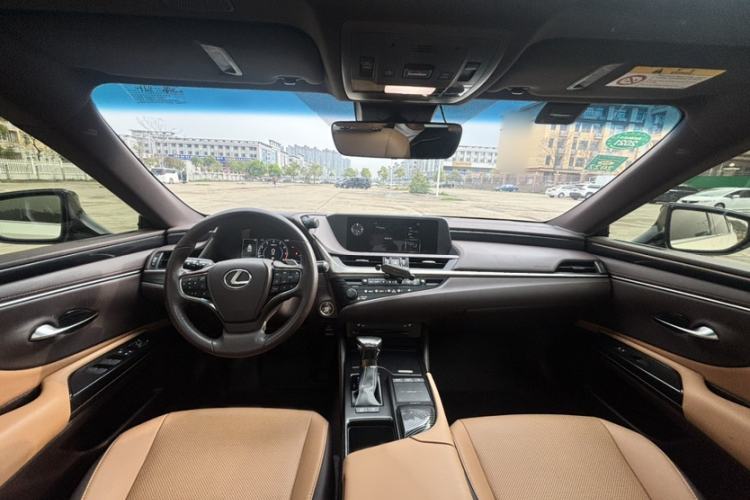 Used Lexus ES 2020 260 Excellence Edition Interior 1