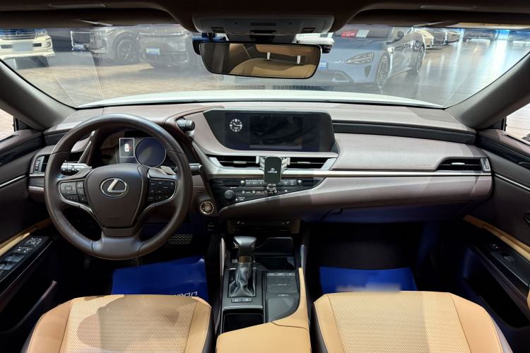 Used Lexus ES 2020 260 Excellence Edition Interior 1