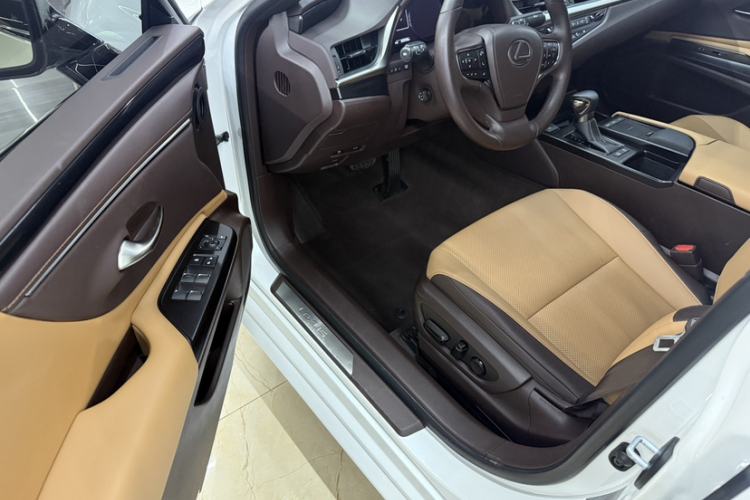 Used Lexus ES 2020 200 Excellence Edition Interior 2