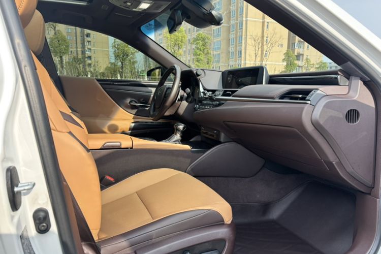 Used Lexus ES 2020 260 Excellence Edition Interior 2