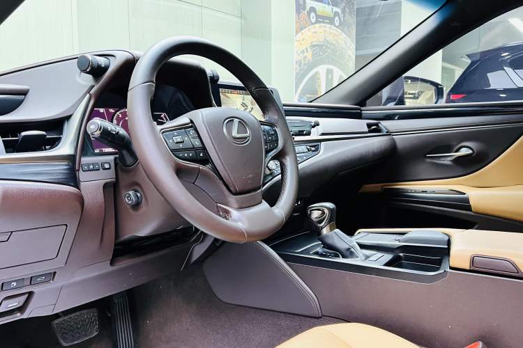 Used Lexus ES 2020 200 Excellence Edition Interior 2