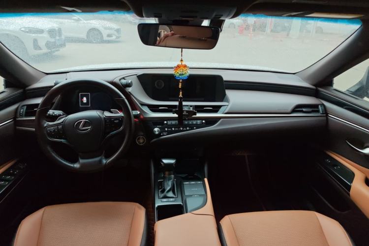 Used Lexus ES 2020 200 Excellence Edition Interior 2