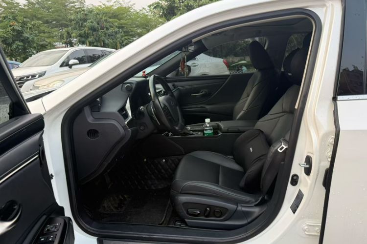 Used Lexus ES 2020 200 Excellence Edition Interior 2