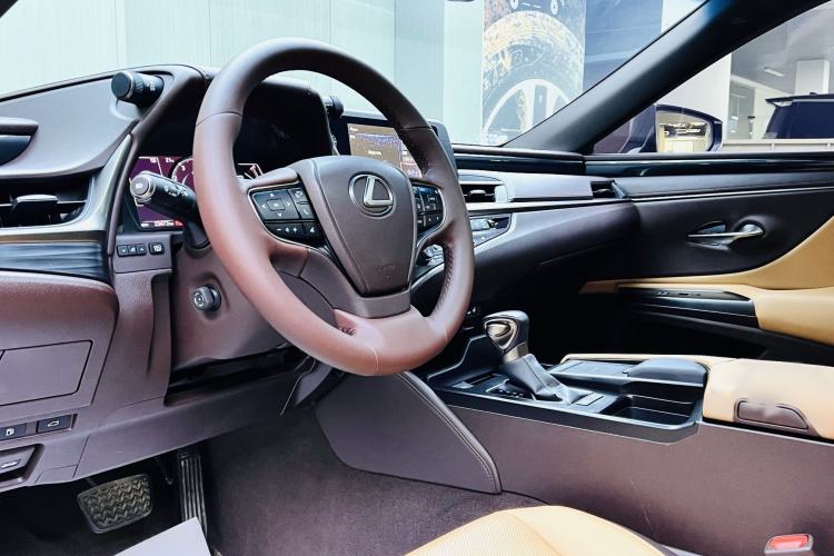 Used Lexus ES 2020 200 Excellence Edition Interior 2