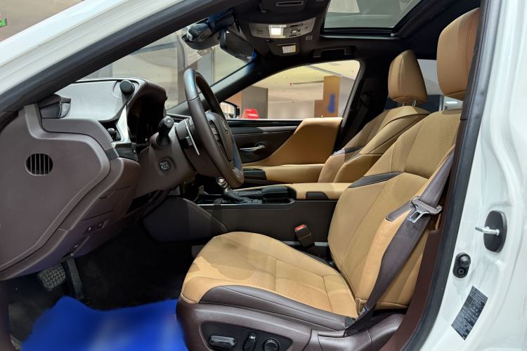 Used Lexus ES 2020 260 Excellence Edition Interior 2