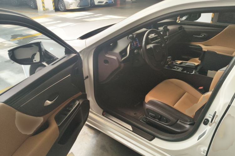 Used Lexus ES 2020 200 Excellence Edition Interior 3