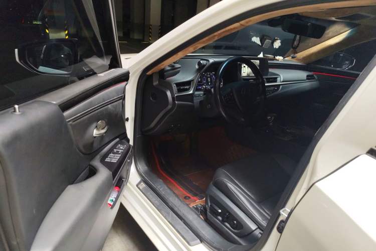 Used Lexus ES 2020 200 Excellence Edition Interior 3