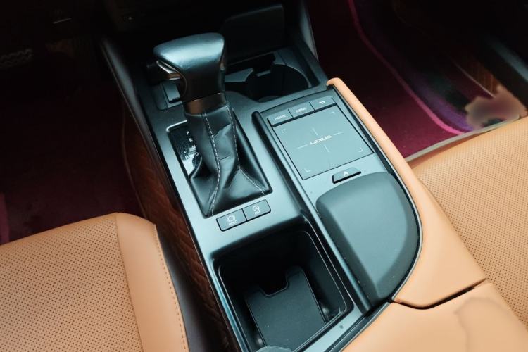 Used Lexus ES 2020 200 Excellence Edition Interior 3