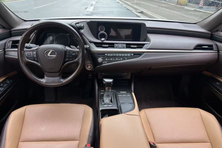 Used Lexus ES 2020 200 Excellence Edition Interior 4