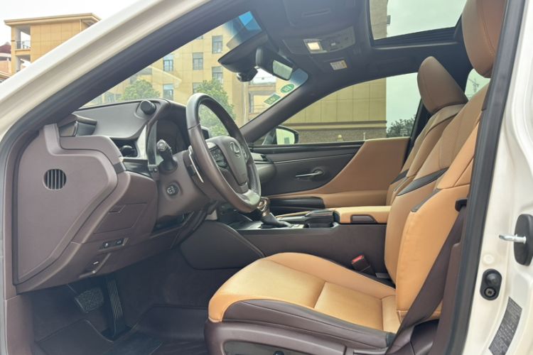 Used Lexus ES 2020 260 Excellence Edition Interior 4