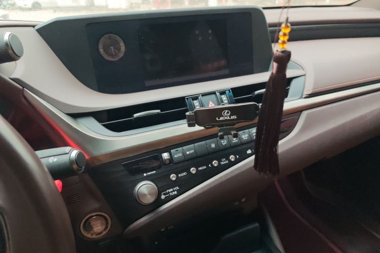 Used Lexus ES 2020 200 Excellence Edition Interior 4