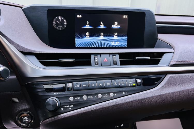 Used Lexus ES 2020 200 Excellence Edition Interior 4