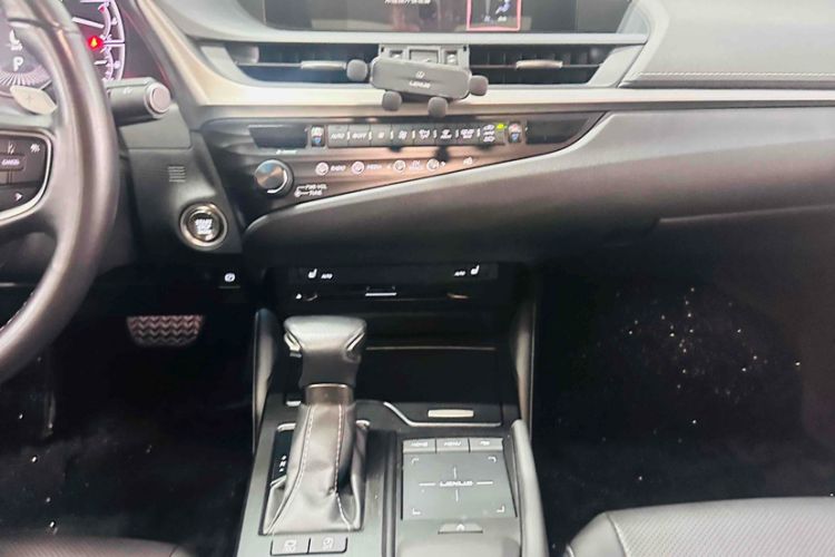 Used Lexus ES 2020 200 Excellence Edition Interior 4