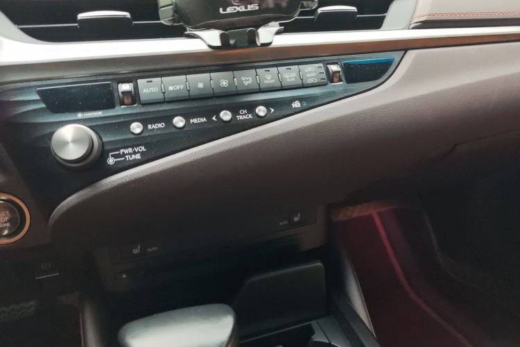 Used Lexus ES 2020 200 Excellence Edition Interior 5