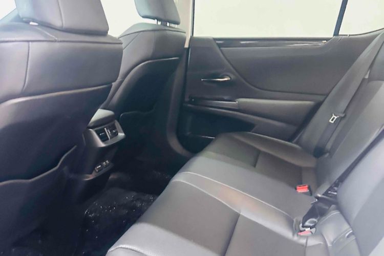Used Lexus ES 2020 200 Excellence Edition Interior 6