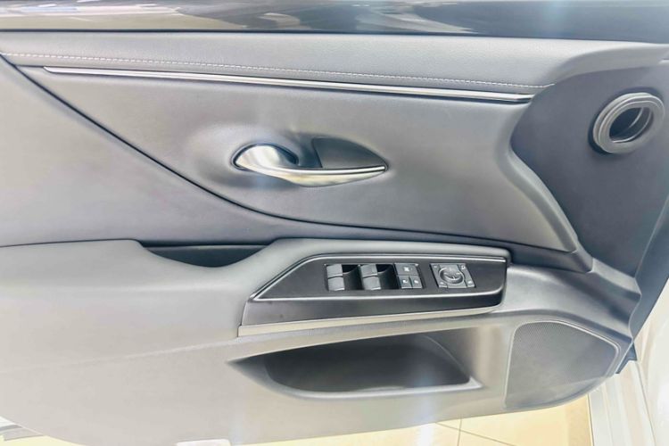 Used Lexus ES 2020 200 Excellence Edition Interior 8