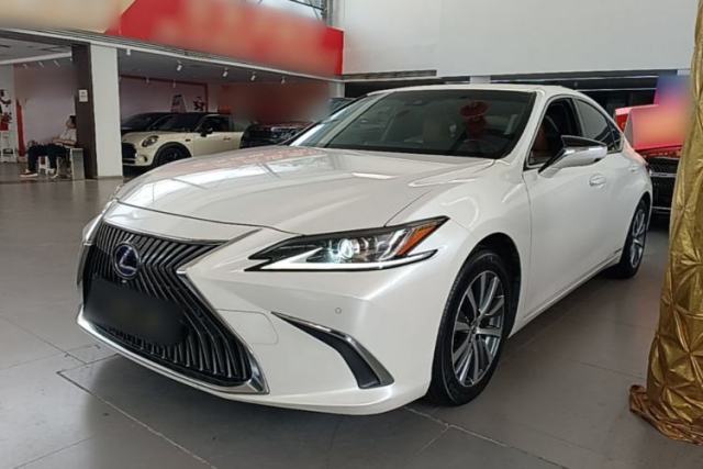 Used Lexus ES 2020 300h Premier Edition