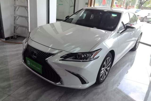 Used Lexus ES 2020 300h Premier Edition
