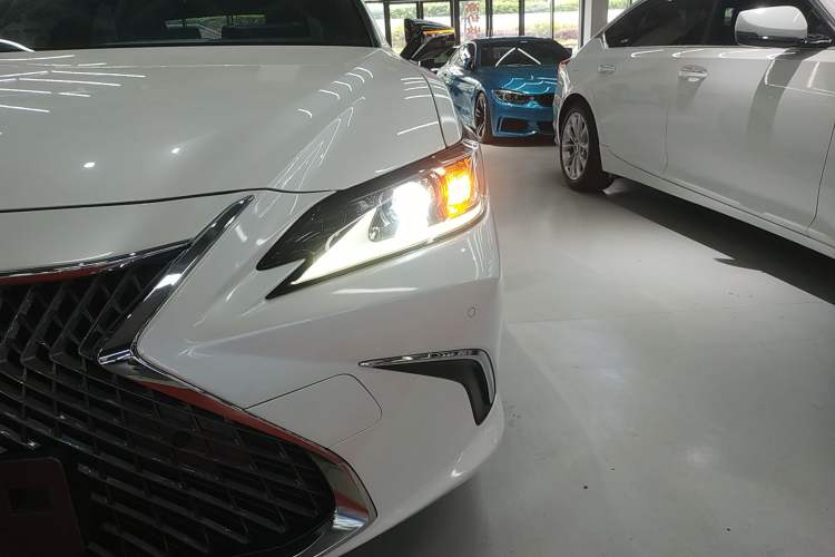 Used Lexus ES 2020 300h Premier Edition Left Front Headlight