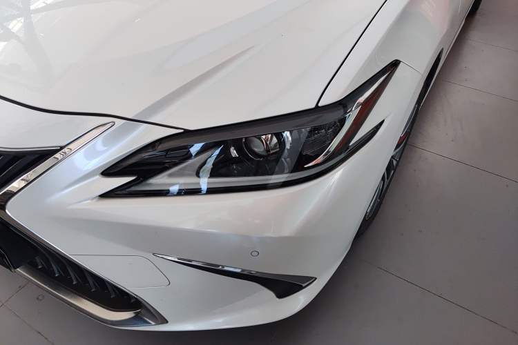 Used Lexus ES 2020 300h Premier Edition Left Front Headlight
