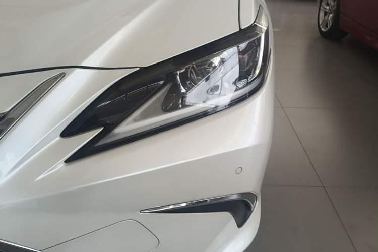 Used Lexus ES 2020 300h Premier Edition Left Front Headlight