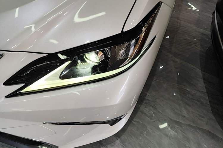 Used Lexus ES 2020 300h Premier Edition Left Front Headlight