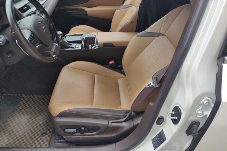 Used Lexus ES 2020 200 Luxury Edition Left Front Seat